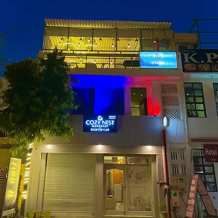 Cozy Nest Homestay & Rooftop Cafe